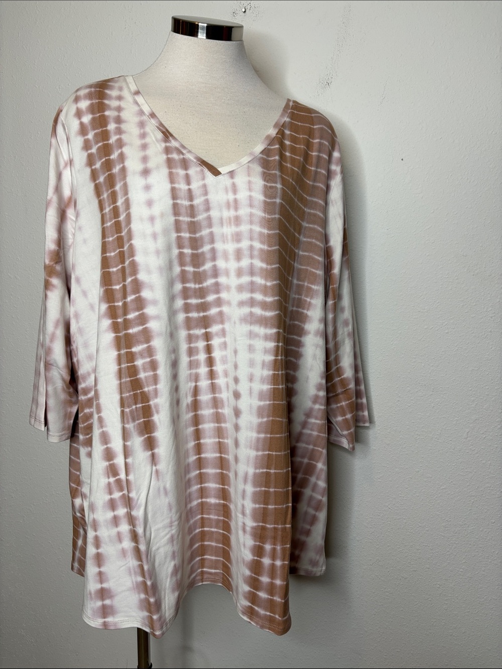 Belle by Kim Gravel Tie-Dye V-Neck Tunic in Taupe and White